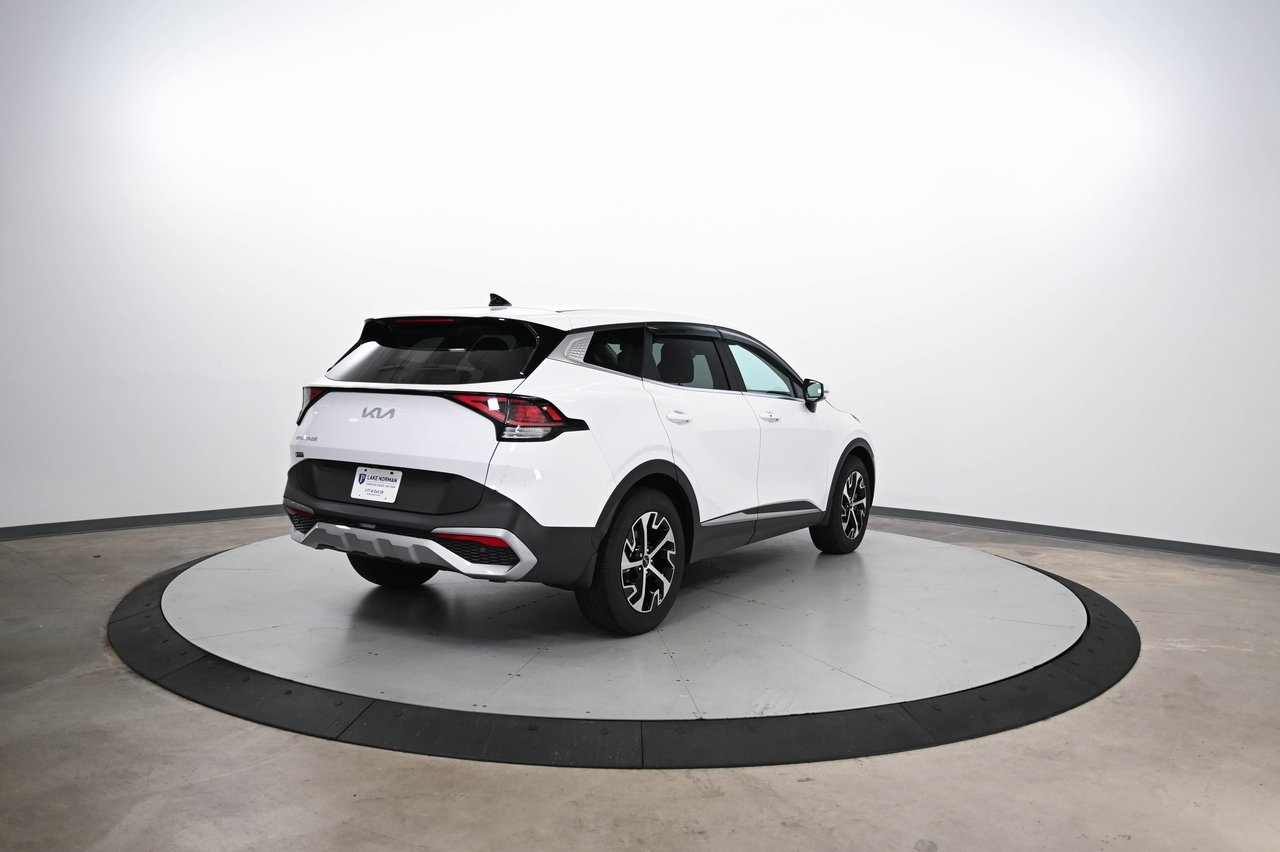 2023 Kia Sportage EX photo 3