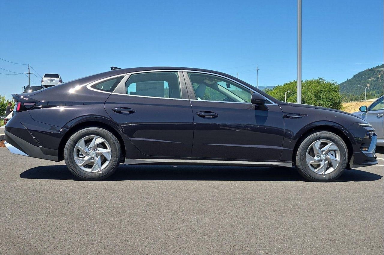 2025 Hyundai Sonata SE photo 2