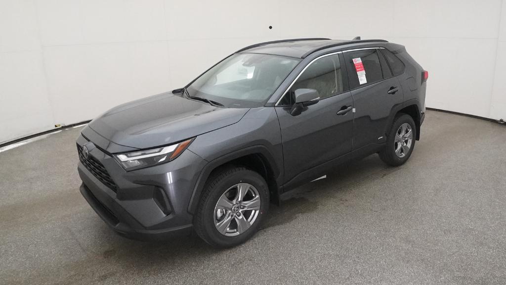2025 Toyota RAV4 LE's photo