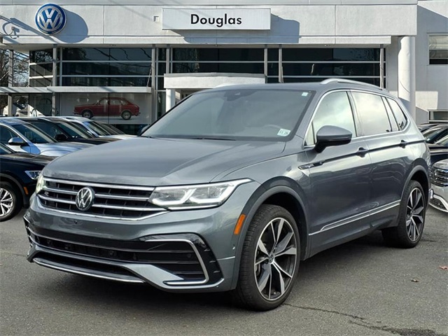 2024 Volkswagen Tiguan SEL R-LINE's photo