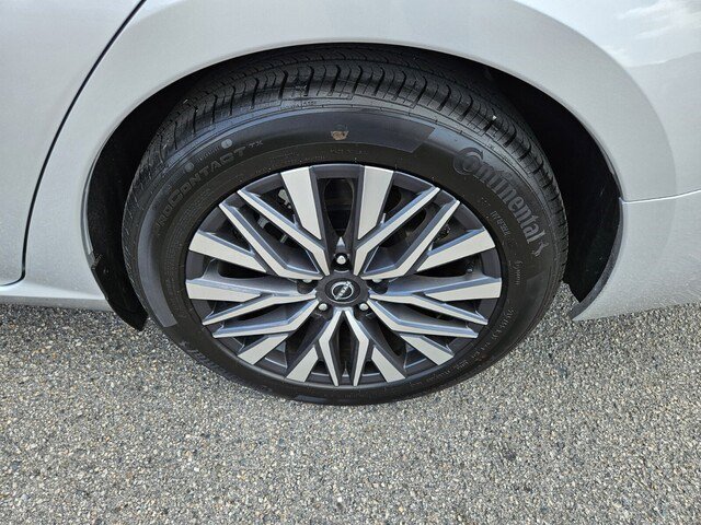 2025 Nissan Altima SV photo 13