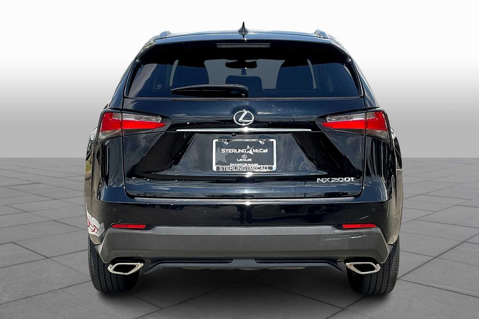 2017 Lexus NX 200t Luxury photo 4