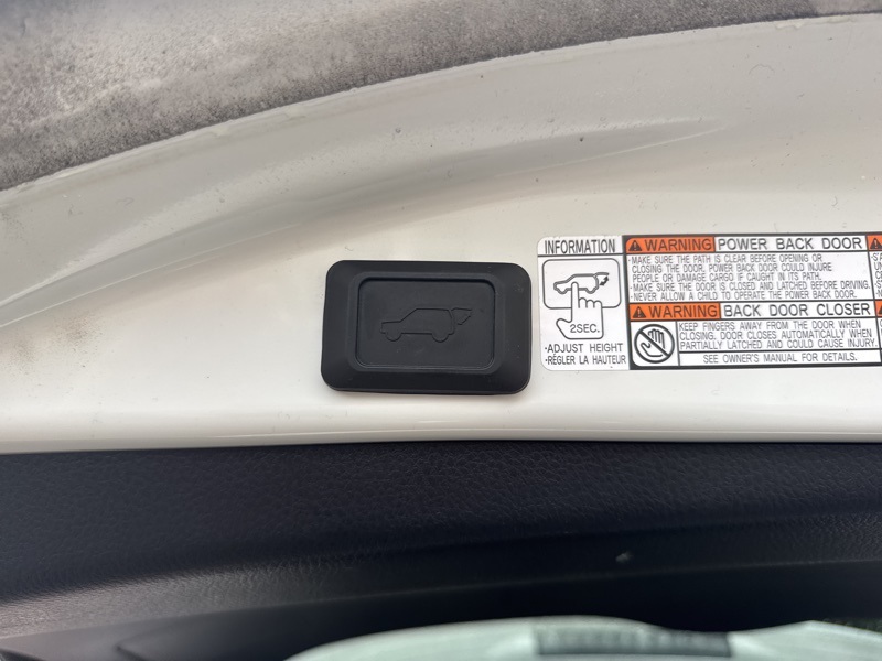 2016 Toyota RAV4 XLE photo 14