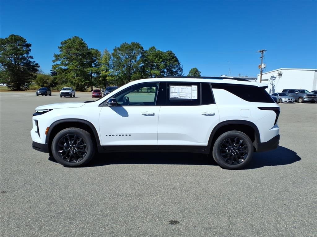 2026 Chevrolet Traverse photo 2