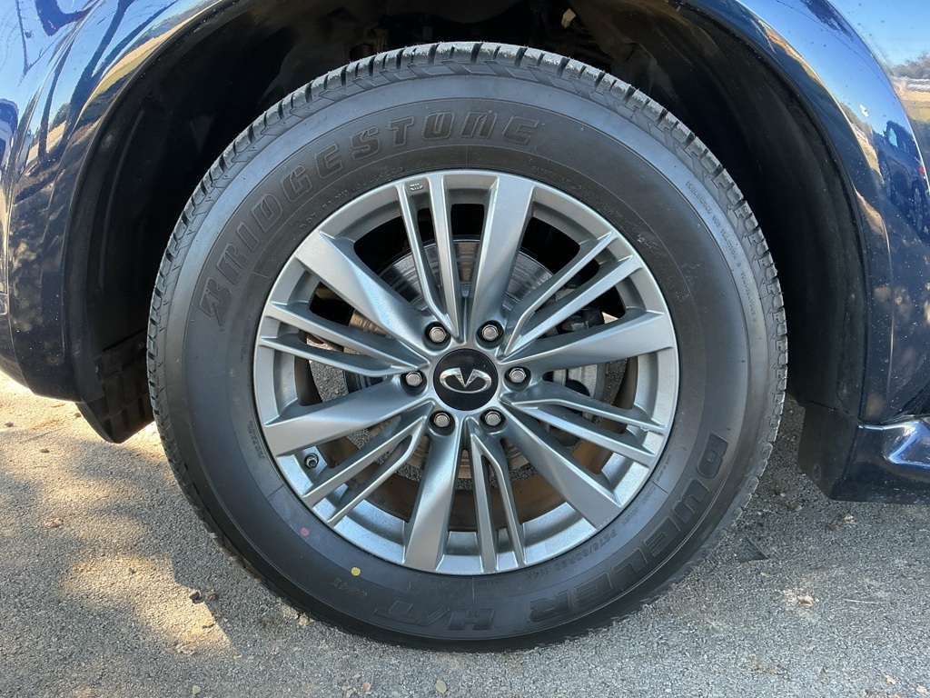 2022 Infiniti QX80 Luxe photo 4