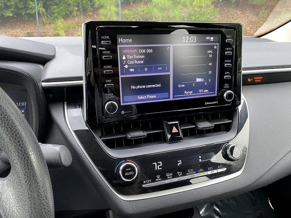 2021 Toyota Corolla LE photo 16