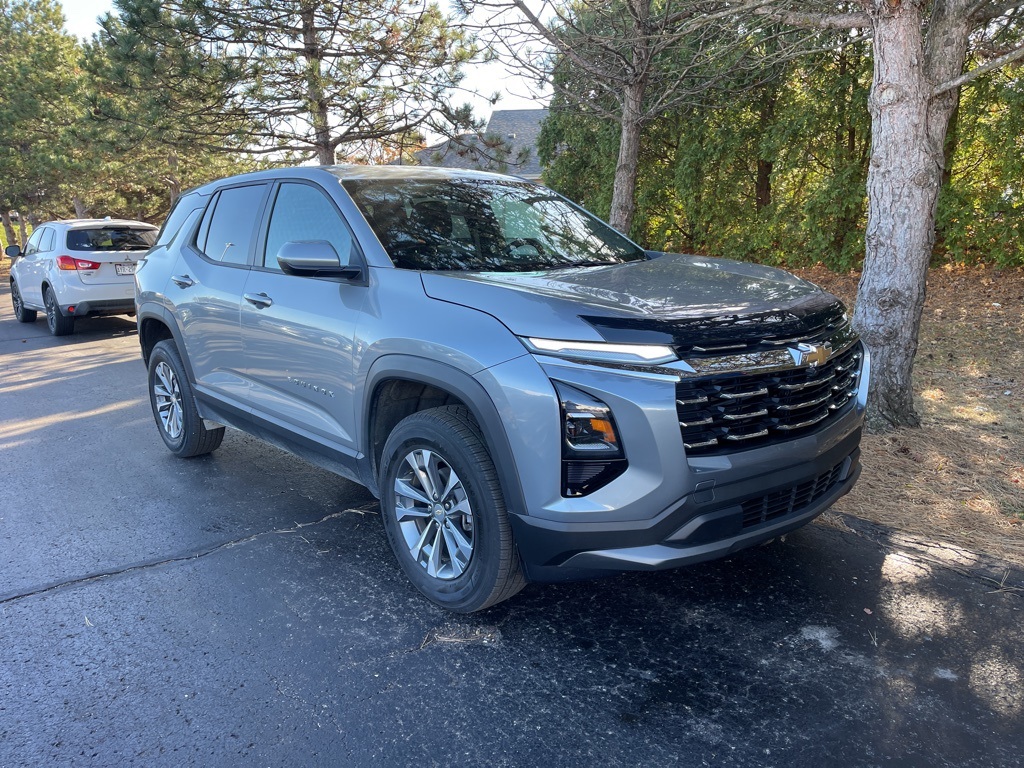 2025 Chevrolet Equinox LT photo 4
