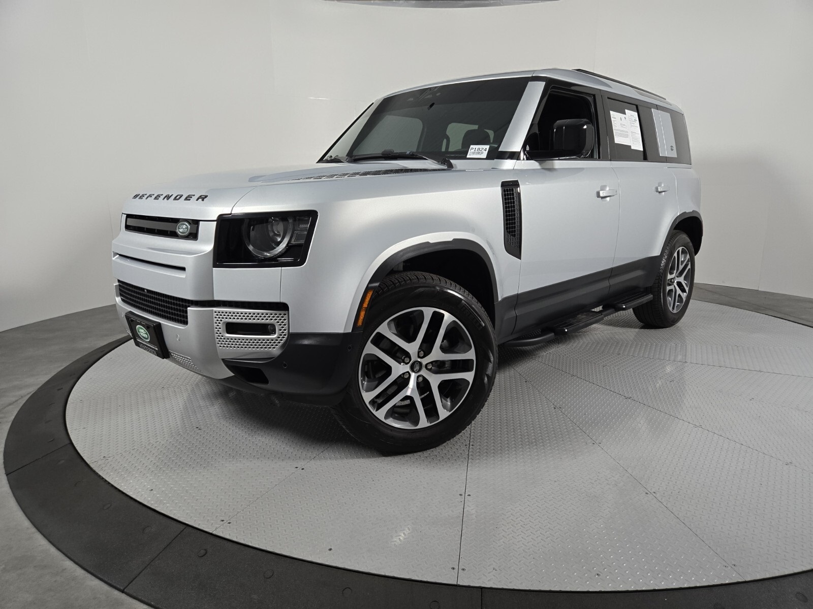2024 Land Rover Defender 110 S photo 30