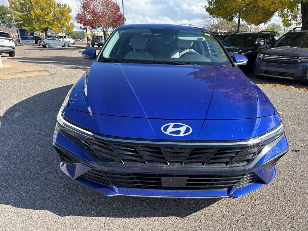 2024 Hyundai Elantra Limited photo 3