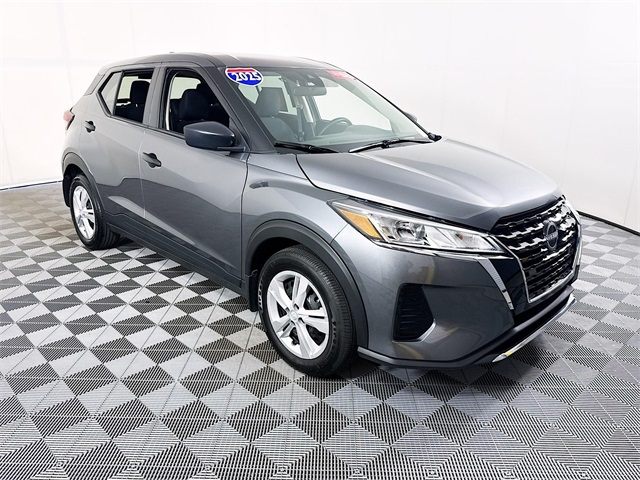 2025 Nissan KICKS PLAY Base's photo