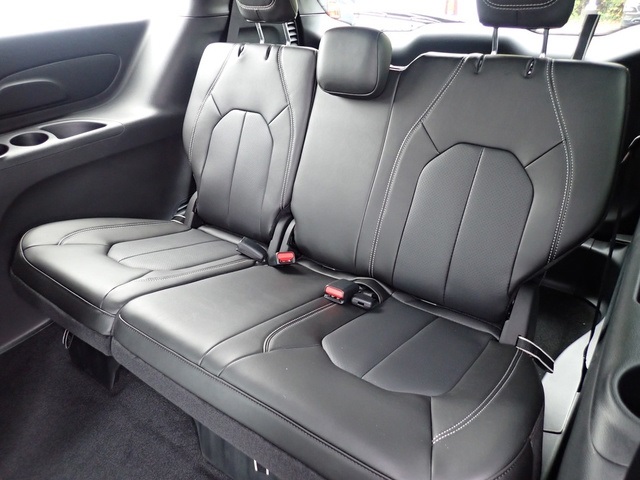 2026 Chrysler Pacifica photo 12