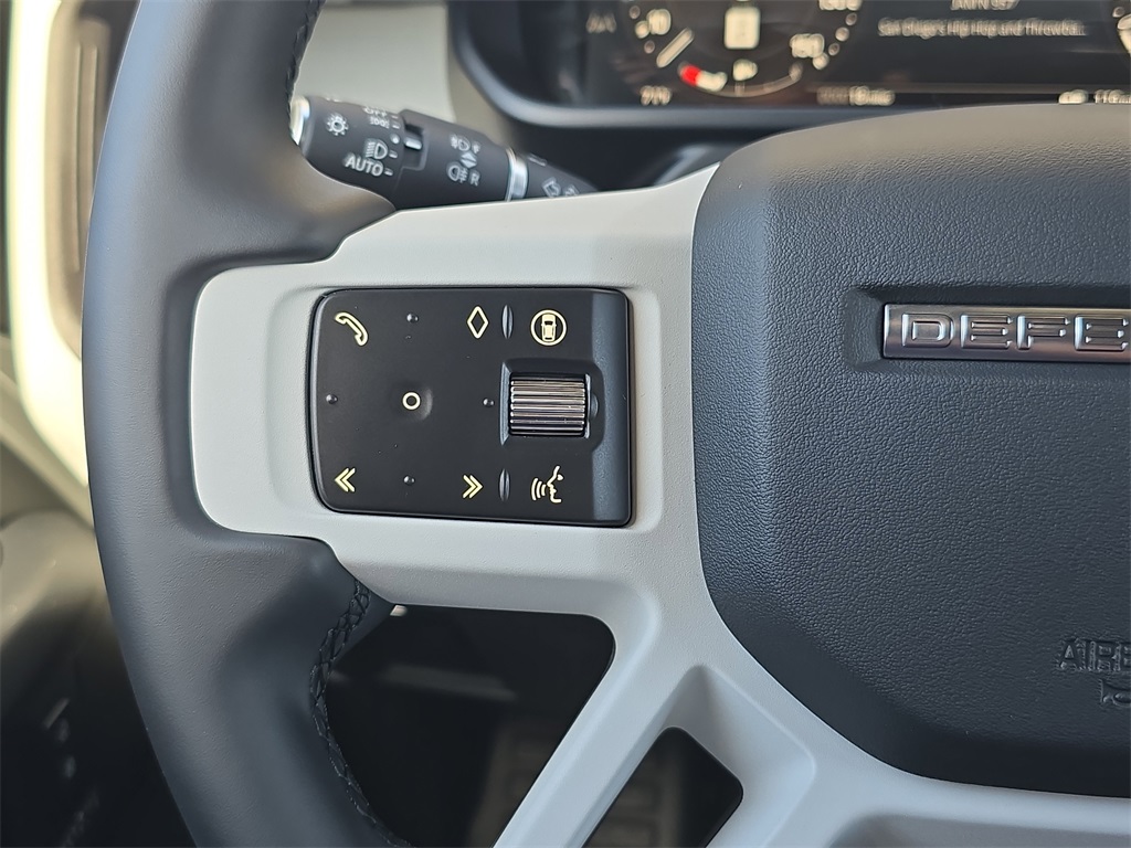 2025 Land Rover Defender 110 X-Dynamic SE photo 15
