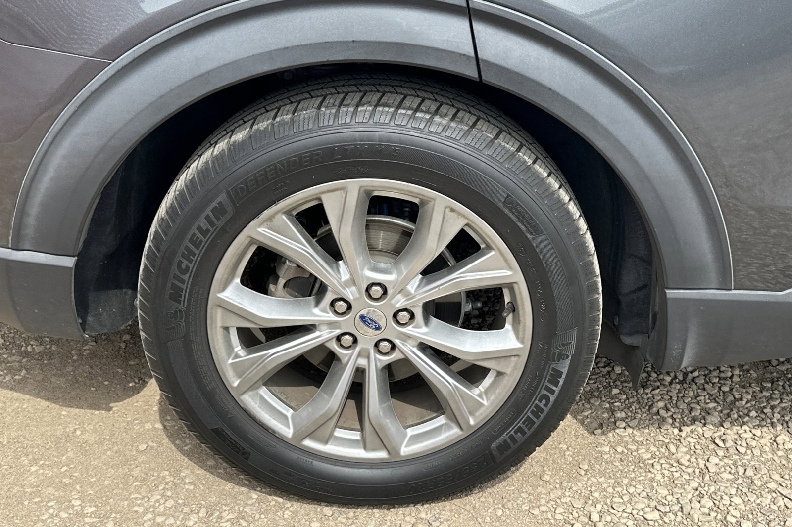 2020 Ford Explorer XLT photo 3