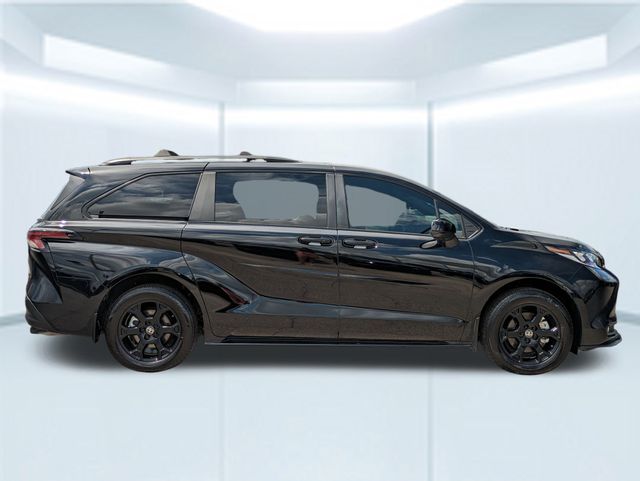 2025 Toyota Sienna Woodland Edition photo 6