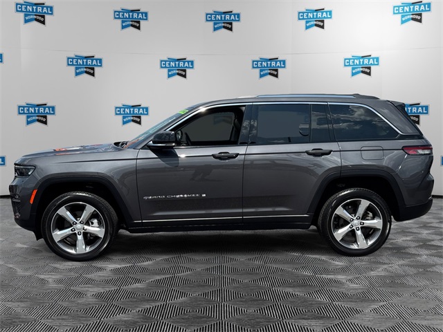 2022 Jeep Grand Cherokee Limited photo 2
