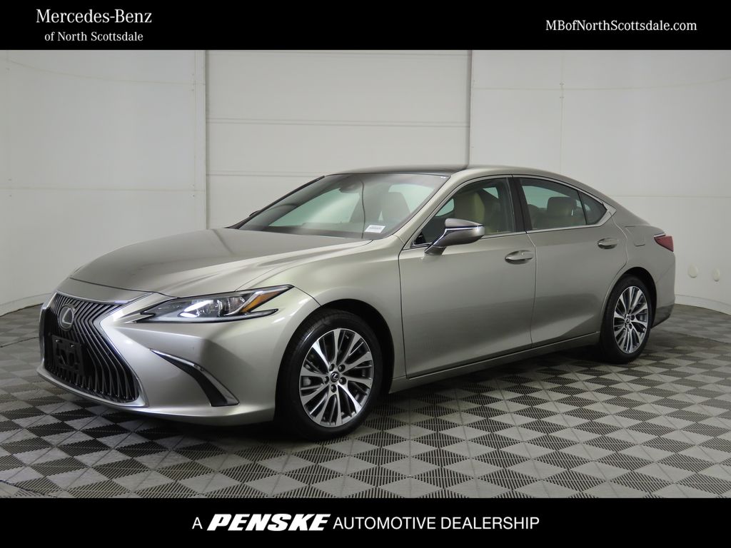 2019 Lexus ES Base's photo