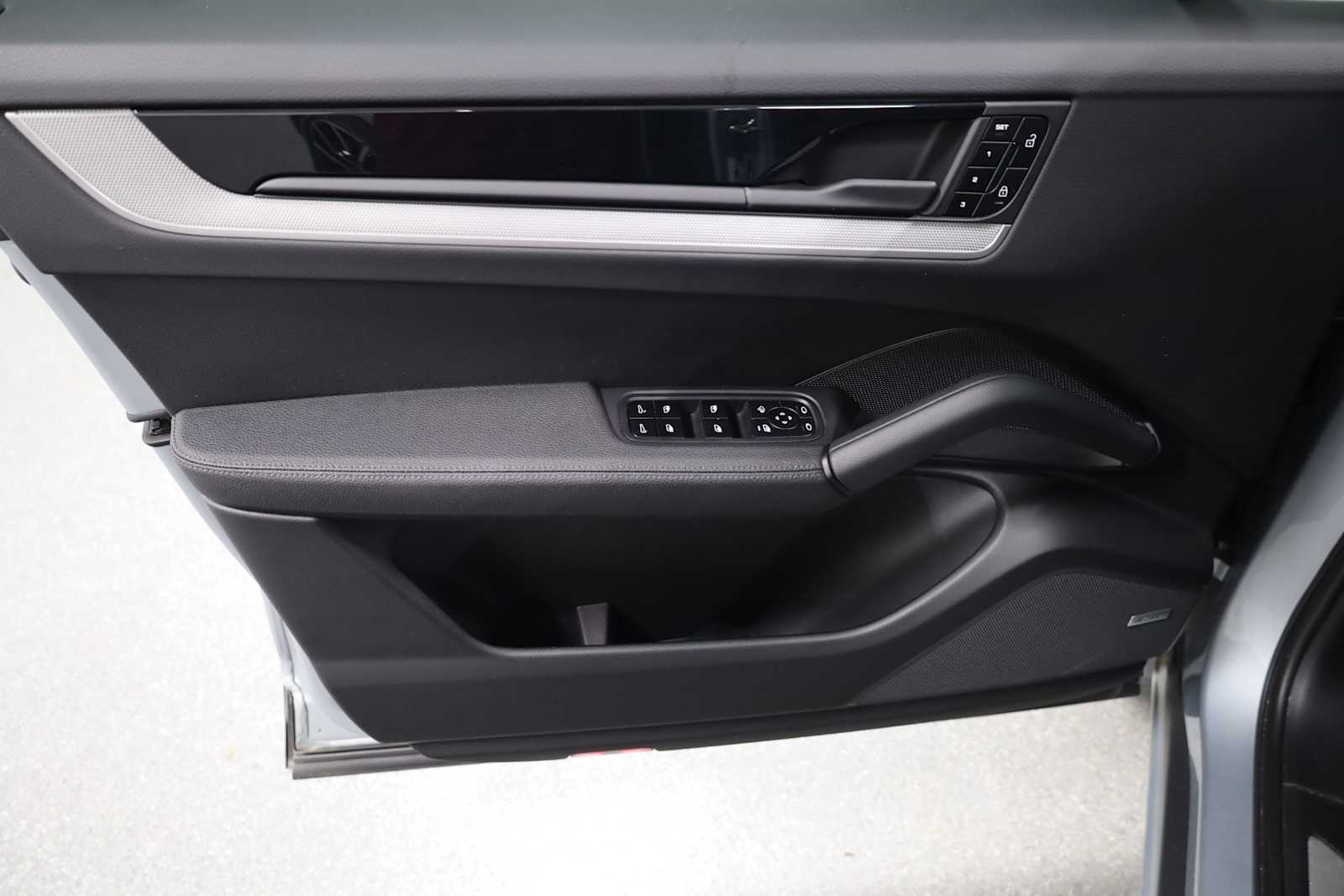 2024 Porsche Cayenne photo 15