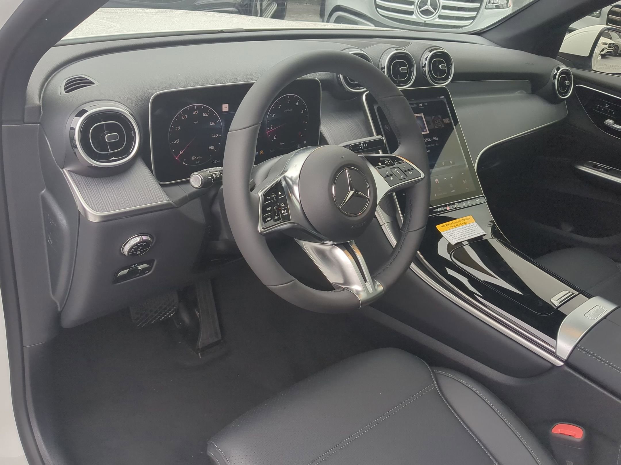 2025 Mercedes Benz GLC 300 4MATIC photo 2