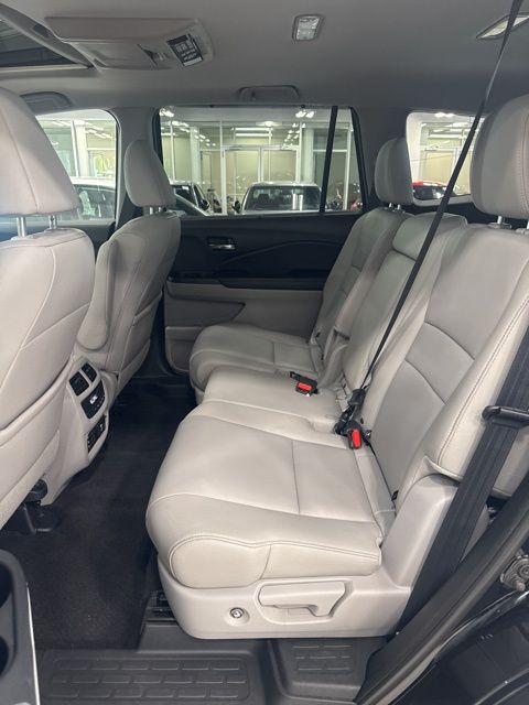 2016 Honda Pilot Touring photo 18