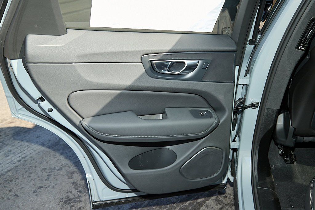 2026 VOLVO XC60 - Image 17