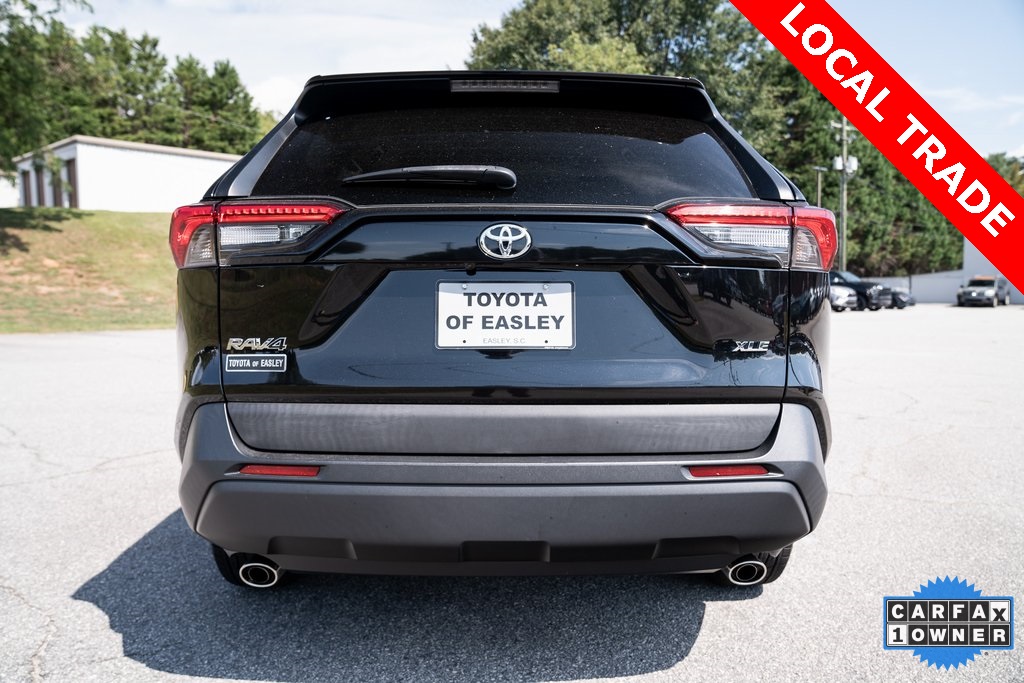 2021 Toyota RAV4 XLE photo 3
