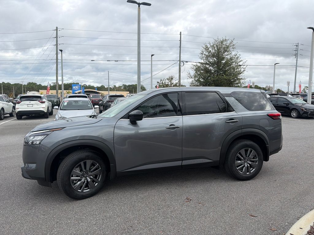 2025 Nissan Pathfinder S photo 3