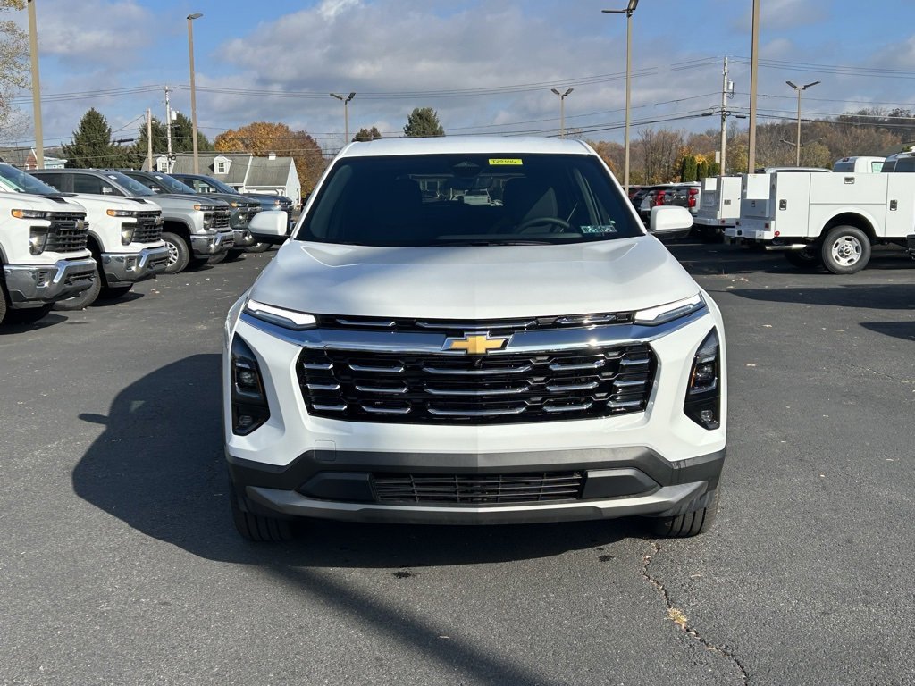 2025 Chevrolet Equinox LT photo 2