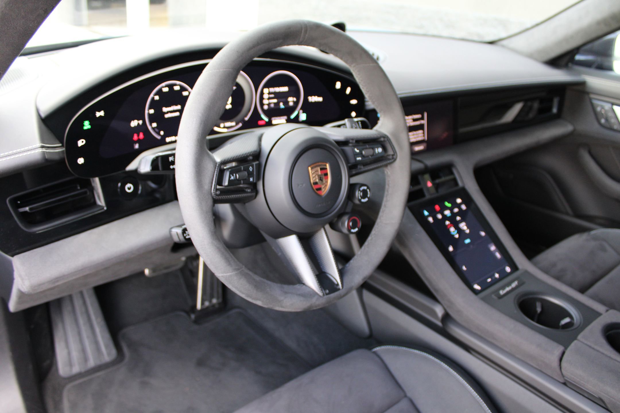 2025 Porsche Taycan Turbo GT photo 4