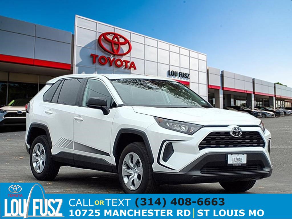 2022 Toyota RAV4 LE's photo