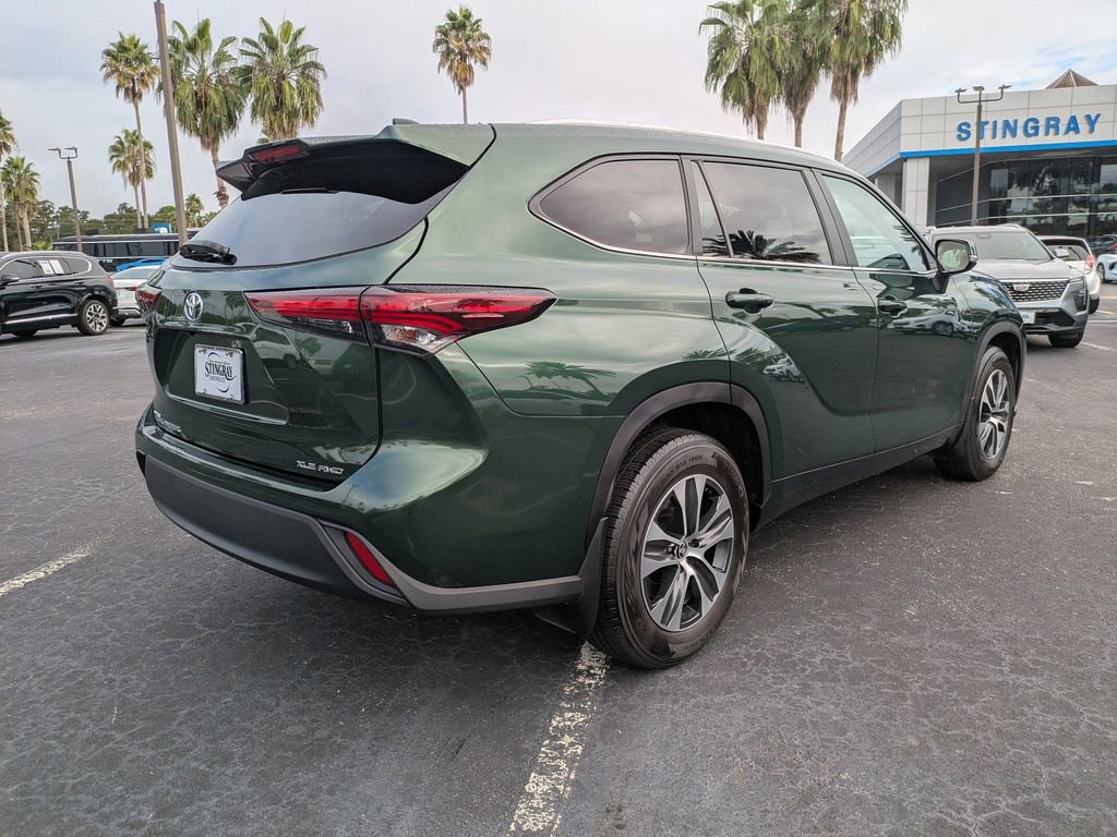 2024 Toyota Highlander LE photo 4