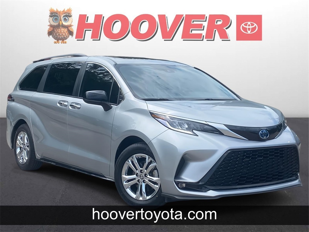 2023 Toyota Sienna XSE's photo