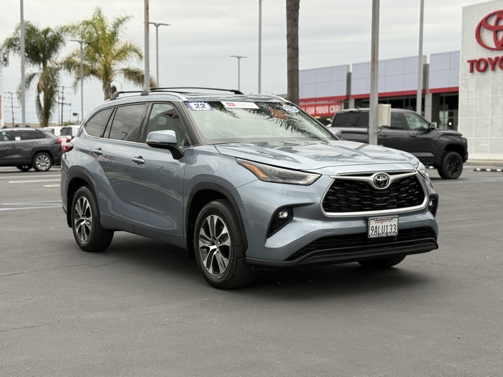 2022 Toyota Highlander XLE's photo