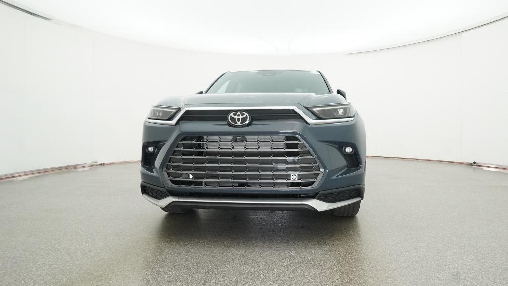 2026 Toyota Grand Highlander Hybrid MAX Platinum AWD photo 3