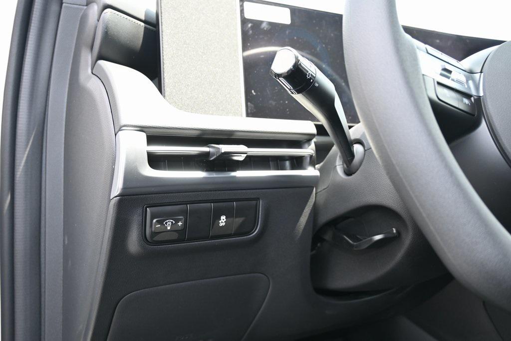 2025 Hyundai Tucson SE photo 13