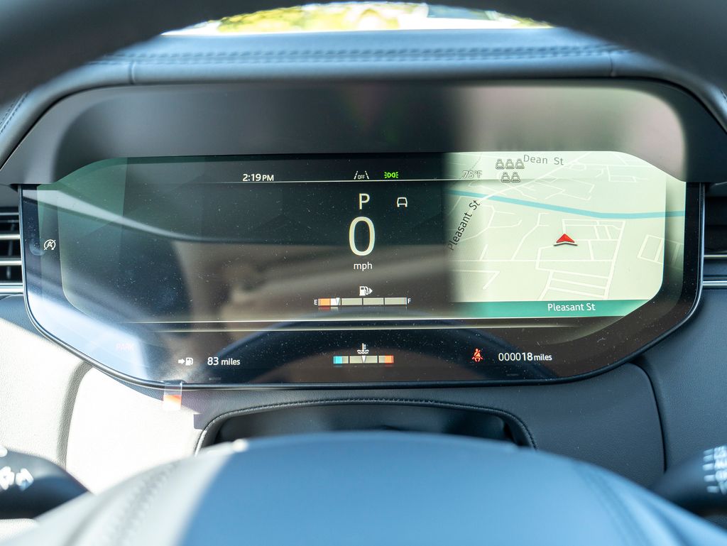 2025 Land Rover Range Rover SE photo 13