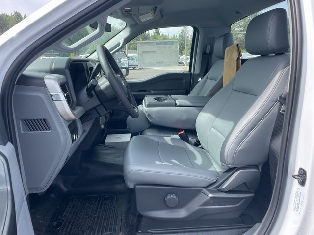 2025 Ford F-450 photo 2