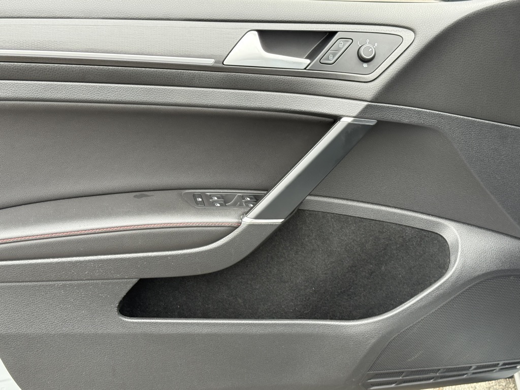 2021 Volkswagen Golf GTI SE photo 11
