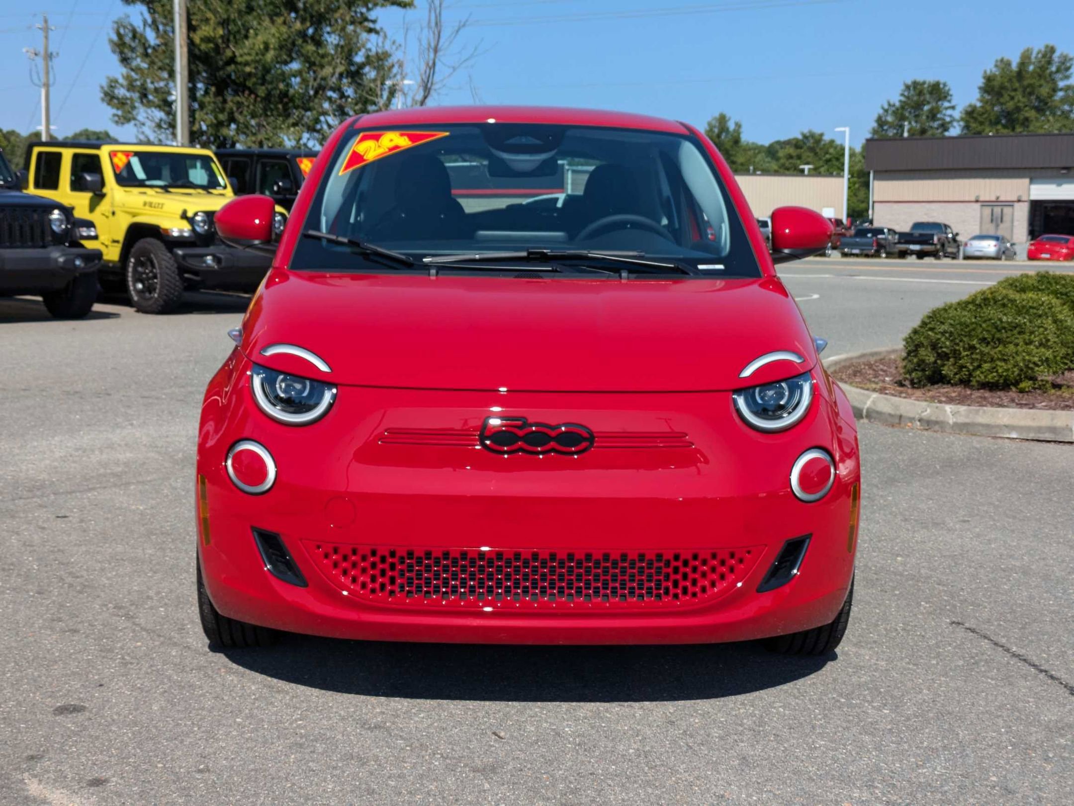 2024 Fiat 500e Red photo 2