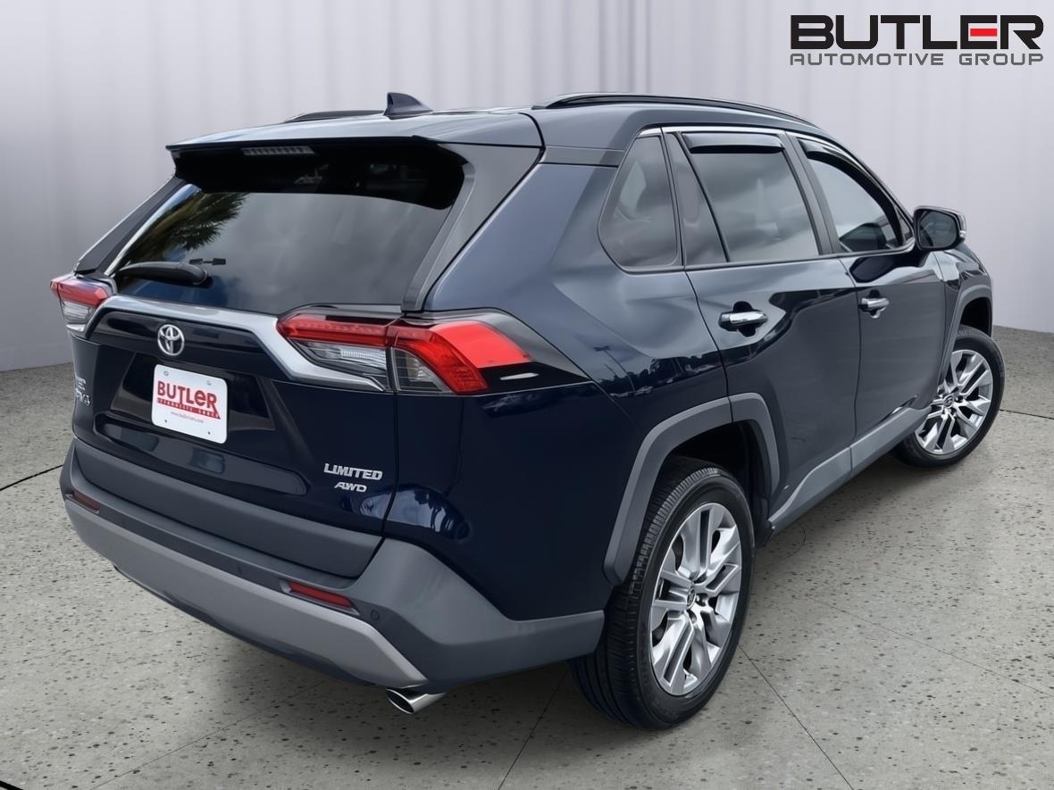2022 Toyota RAV4 Limited photo 3