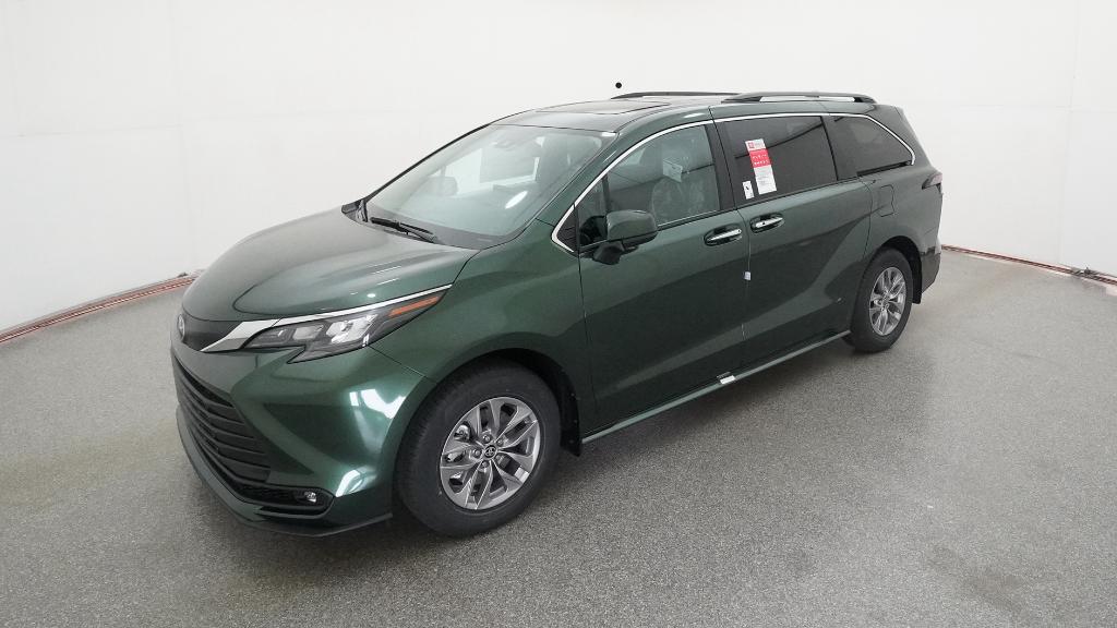 2026 Toyota Sienna XLE's photo