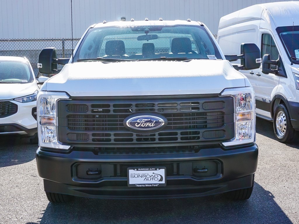 2025 Ford F-350 photo 2