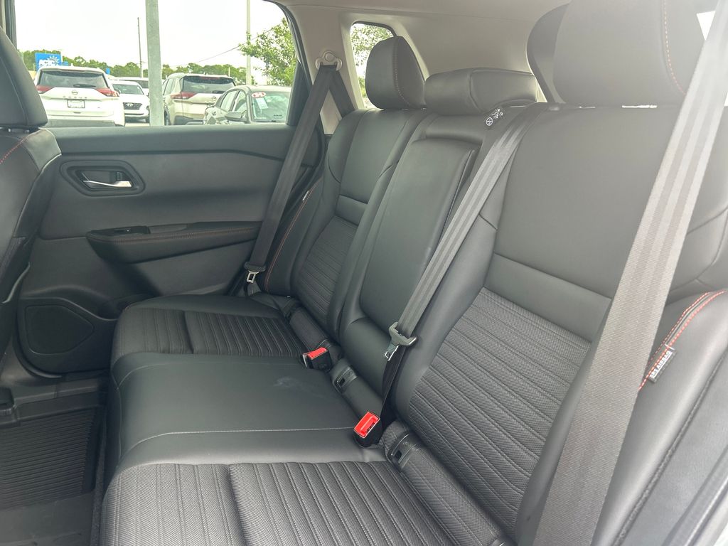 2026 Nissan Rogue SV photo 18