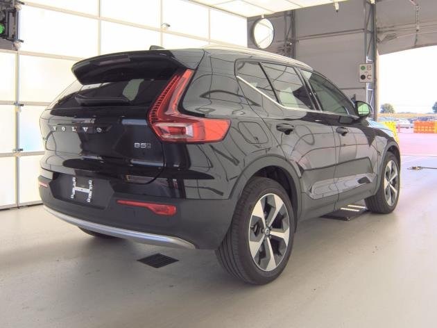 2025 Volvo XC40 Plus photo 3