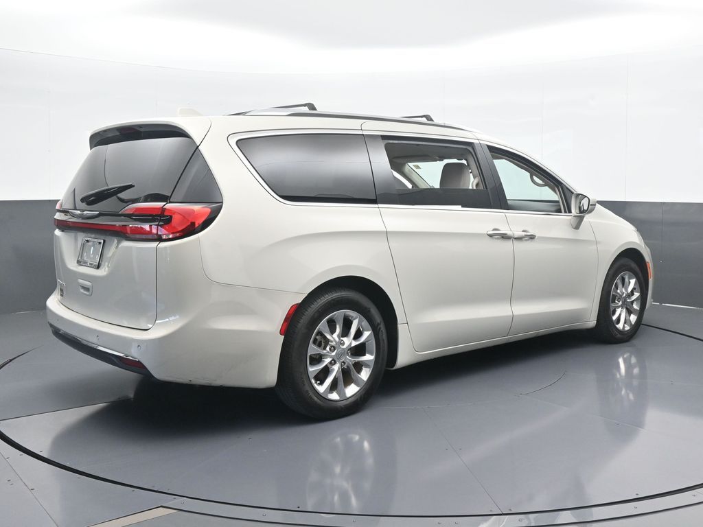 2021 Chrysler Pacifica Touring L photo 4