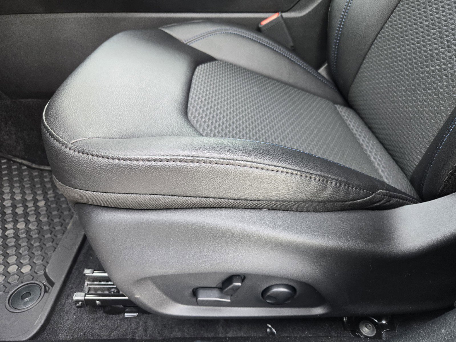 2025 Jeep Compass North Edition Latitude photo 16