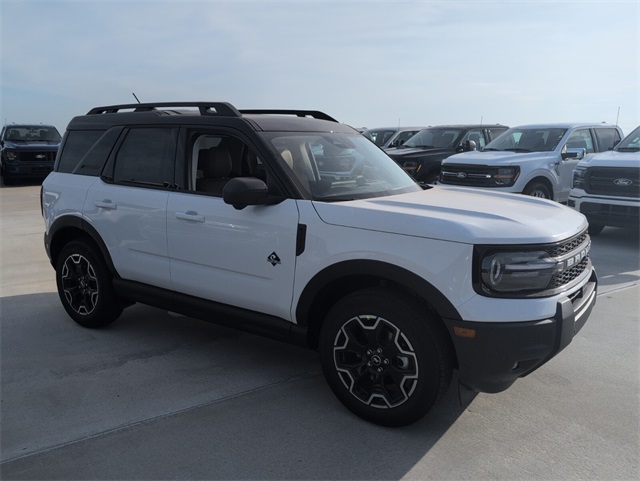 2025 Ford Bronco Sport Outer Banks photo 2