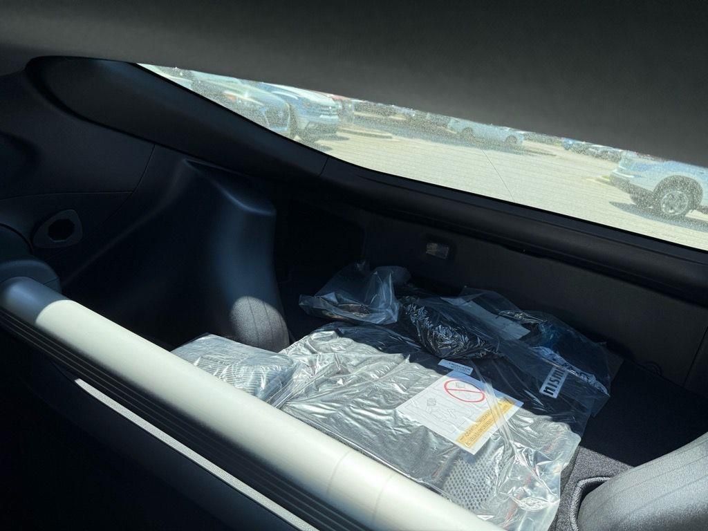 New 2025 White Nissan NISMO image 17