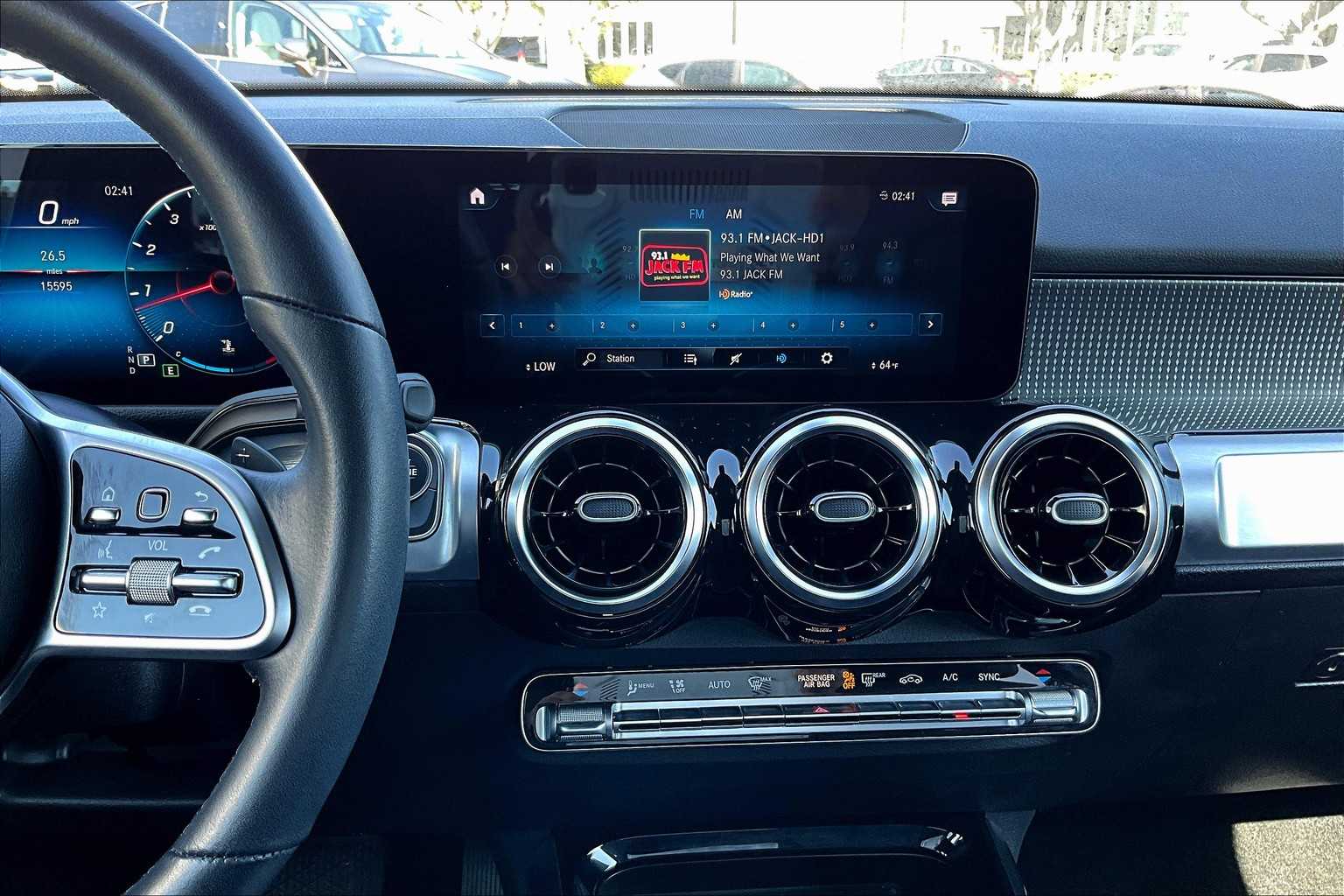 2022 Mercedes Benz GLB 250 photo 3