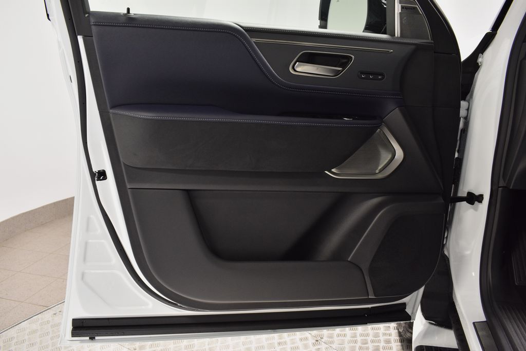2026 Infiniti QX80 Sensory photo 8