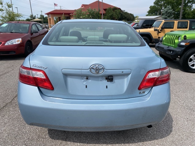 2009 Toyota Camry LE photo 4